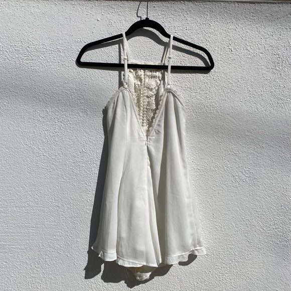 LF Seek White Lace Romper - Picture 3 of 3